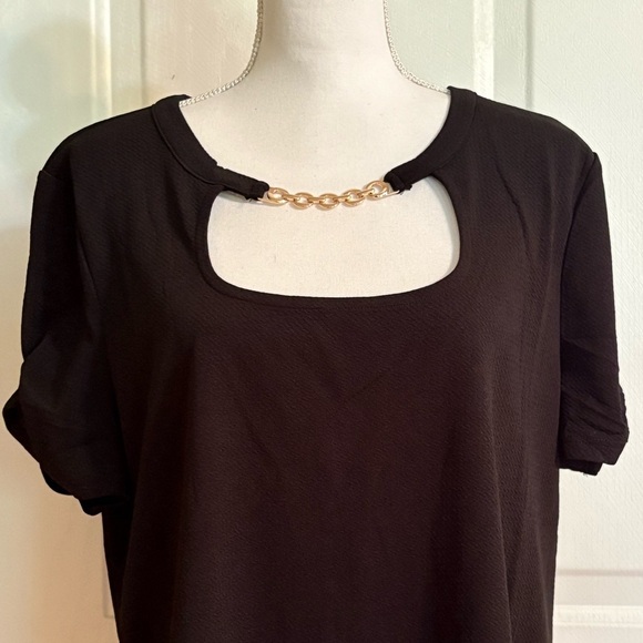Nel + Lo Black and Gold Cut Out Blouse with Flowing Fabric size 2X - Picture 2 of 14